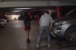 Kali baisée dans un parking souterrain