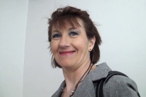 Sophie est prête à tout pour conclure des contrats immobiliers